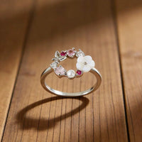 Roségouden ring met bloemkrans, parel en gekleurde zirkonia