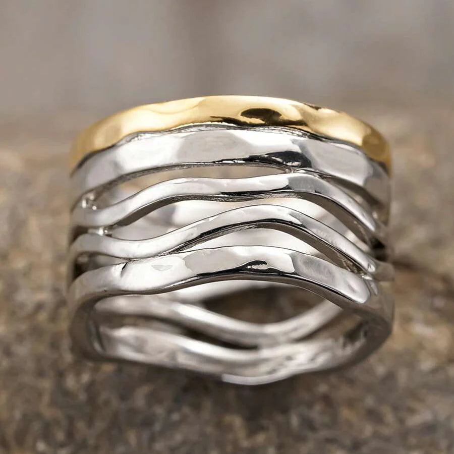 Zilveren brede golvende ring met goudkleurige rand