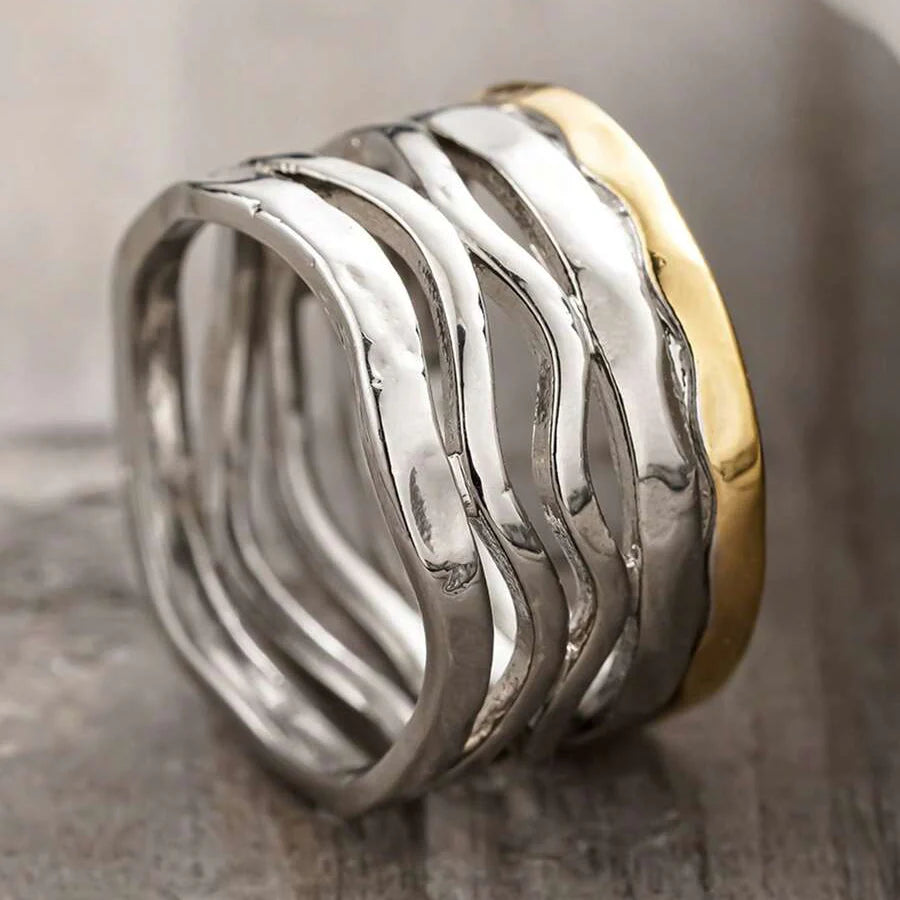 Zilveren brede golvende ring met goudkleurige rand