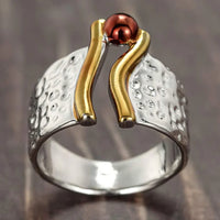 Zilveren ring met goudaccent en koperkleurige kraal