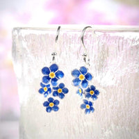 Zilveren oorbellen met blauwe emaille bloemen