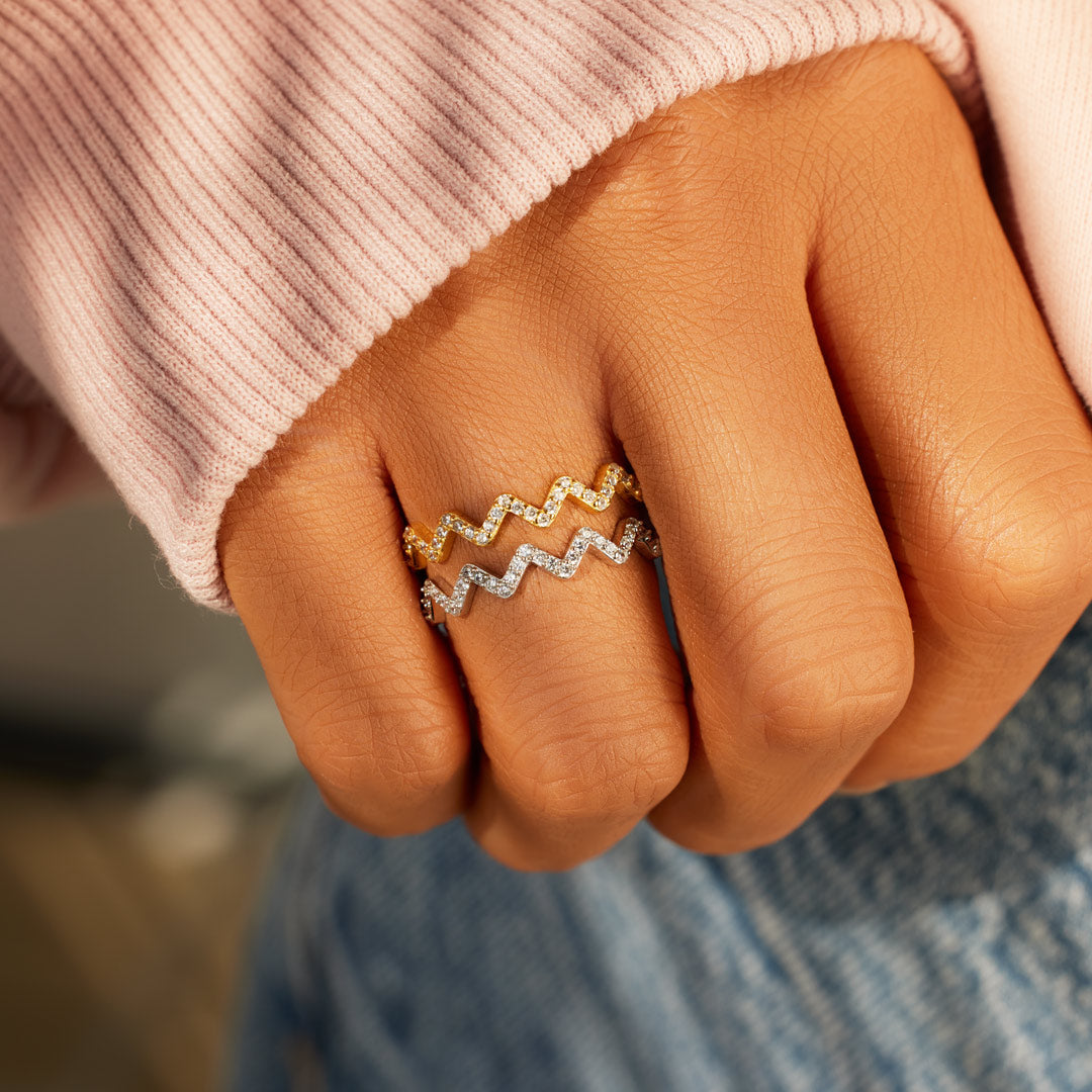 Gouden golvende zigzag ring met zirkonia