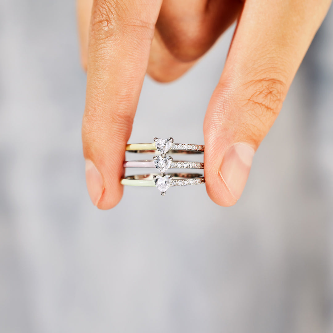 Zilveren solitaire ring met hartvormige steen