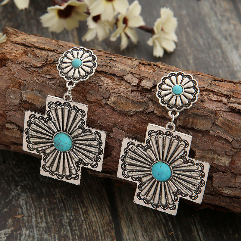 Zilveren etnische oorbellen met turquoise kruismotief