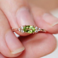 Roségouden ring met ovale peridot en zirkonia
