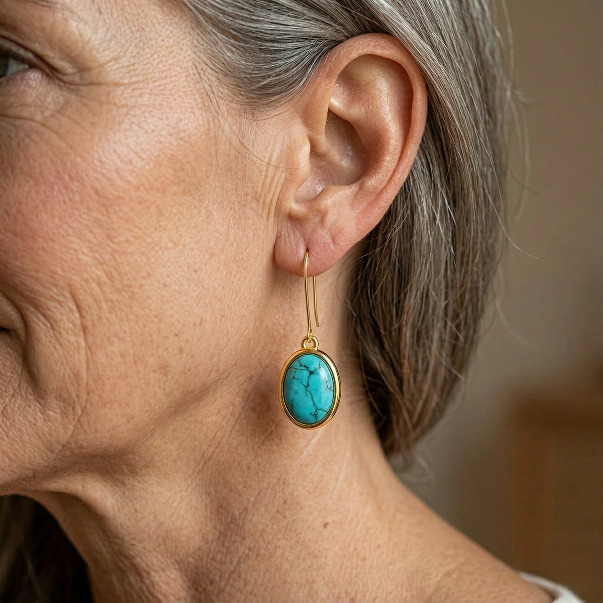 Gouden oorbellen met turquoise edelsteen