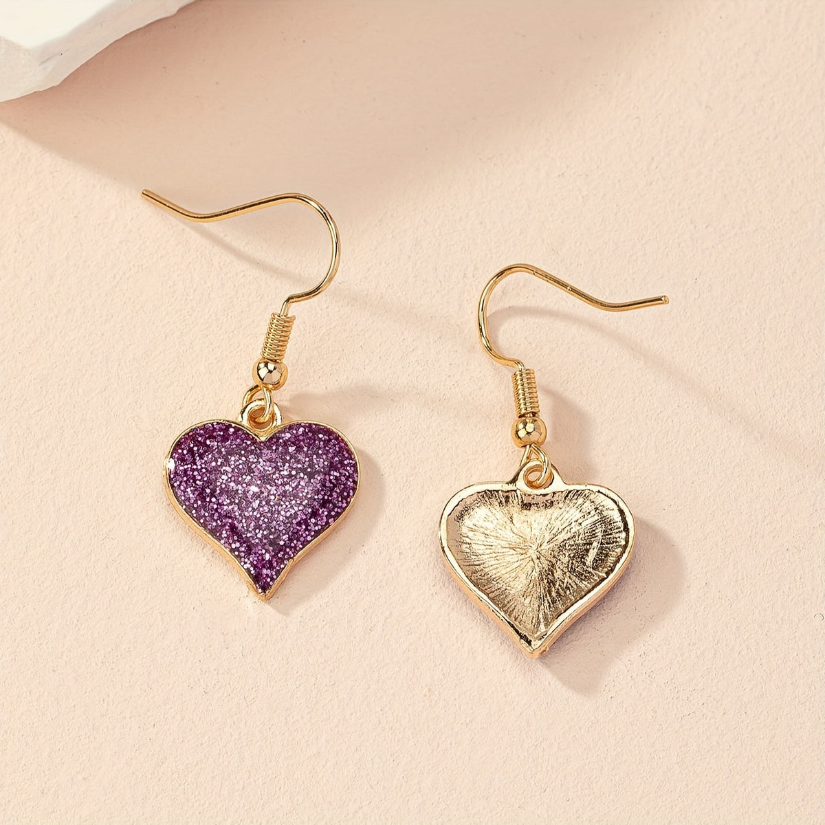 Gouden oorbellen met paars glitterhart