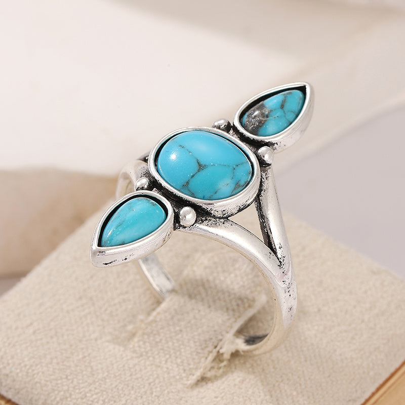 Zilveren ring met drie turquoise edelstenen