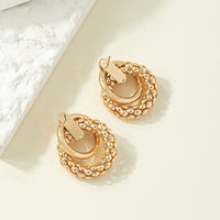 Gouden statement oorbellen met getextureerd cirkelmotief