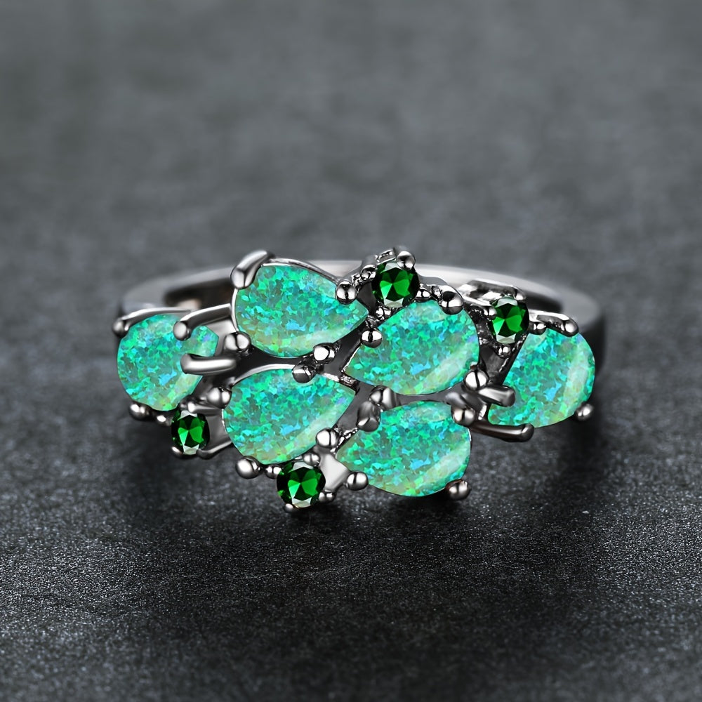 Zilveren ring met groene opaal en smaragdgroene accenten