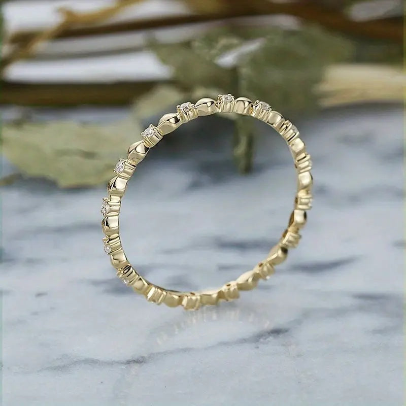 Gouden minimalistische ring met kleine zirkonia
