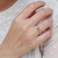 Roségouden ring met ovale peridot en zirkonia