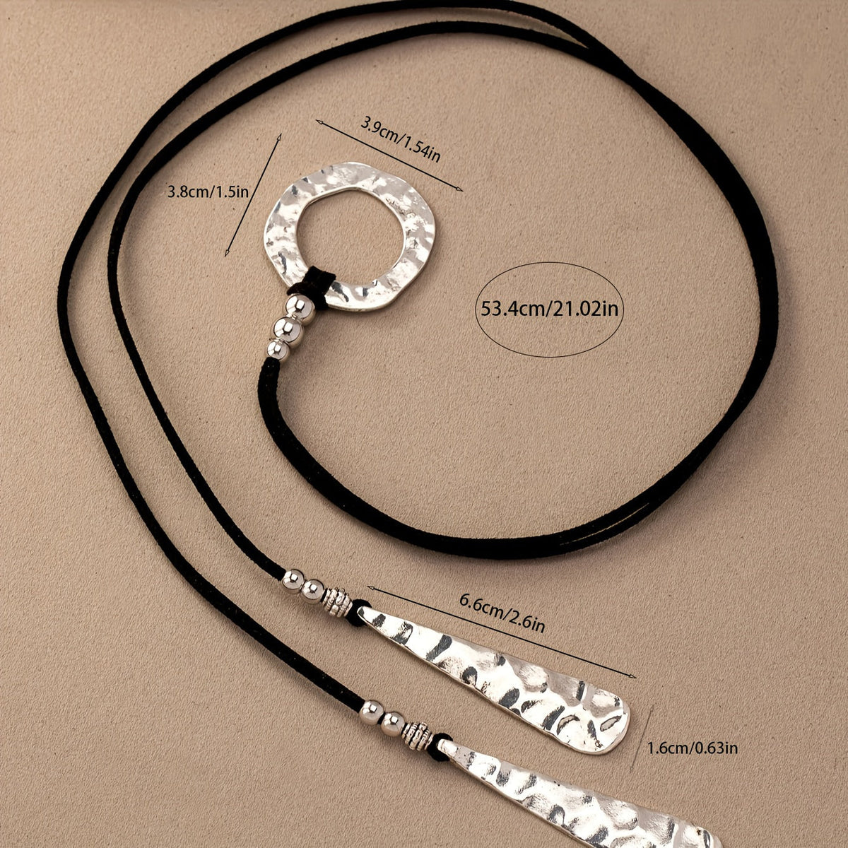 Zilveren ketting met ring en druppelhangers aan koord