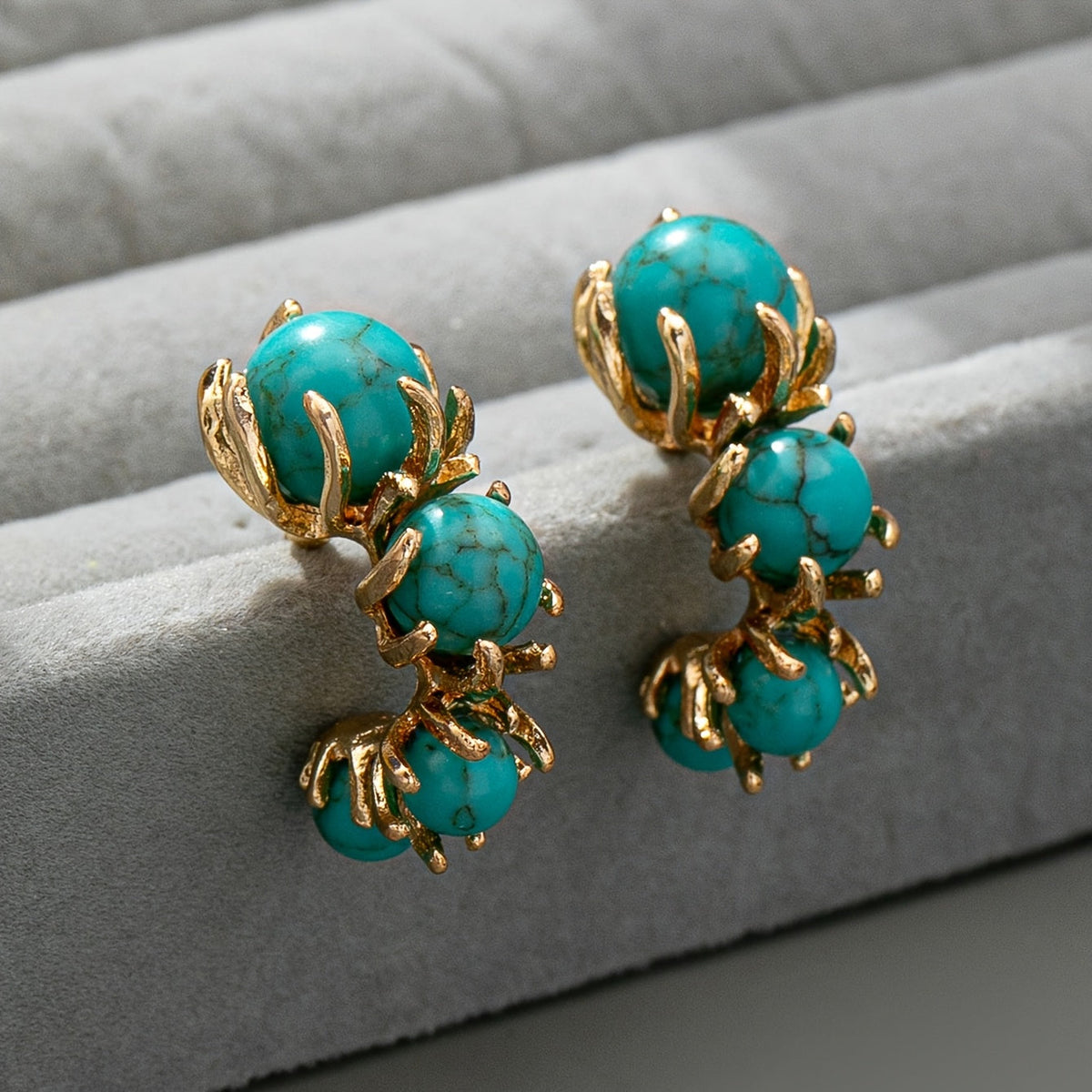 Gouden ring met ovale turquoise edelsteen