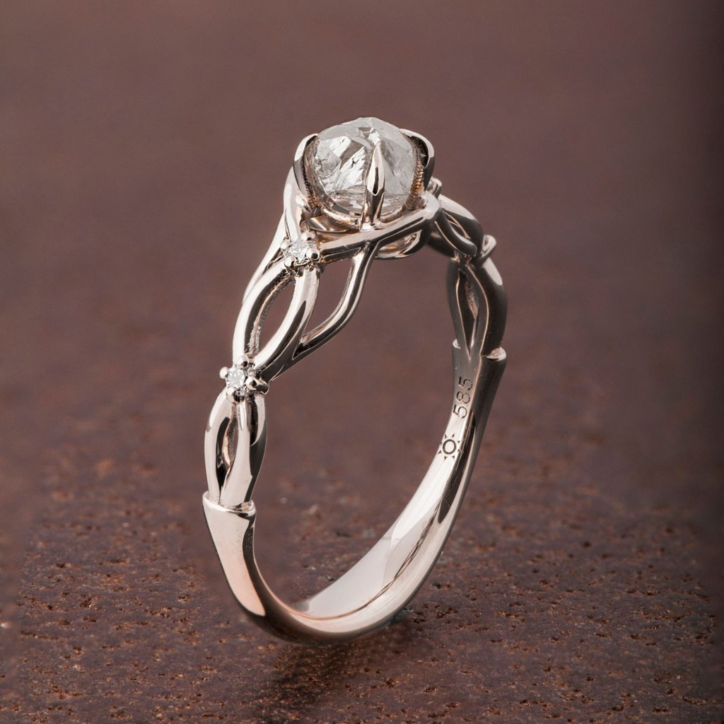 Zilveren gevlochten infinity-ring met heldere steen