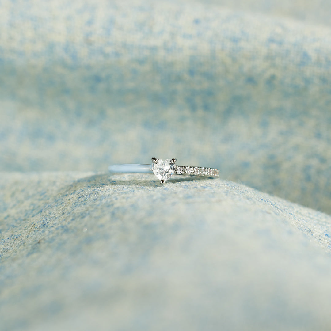 Zilveren solitaire ring met hartvormige steen