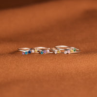 Gouden ring met kleurrijke geboortestenen
