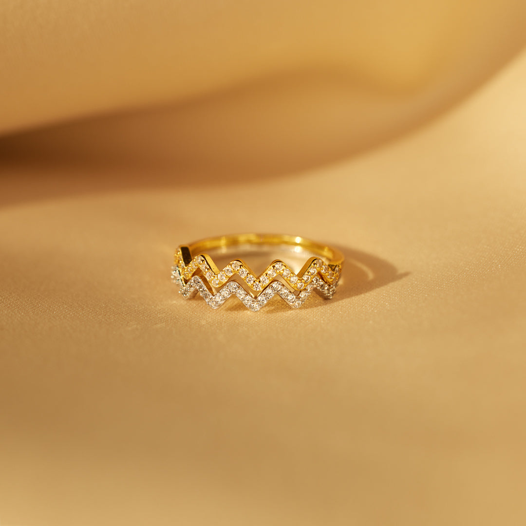 Gouden golvende zigzag ring met zirkonia