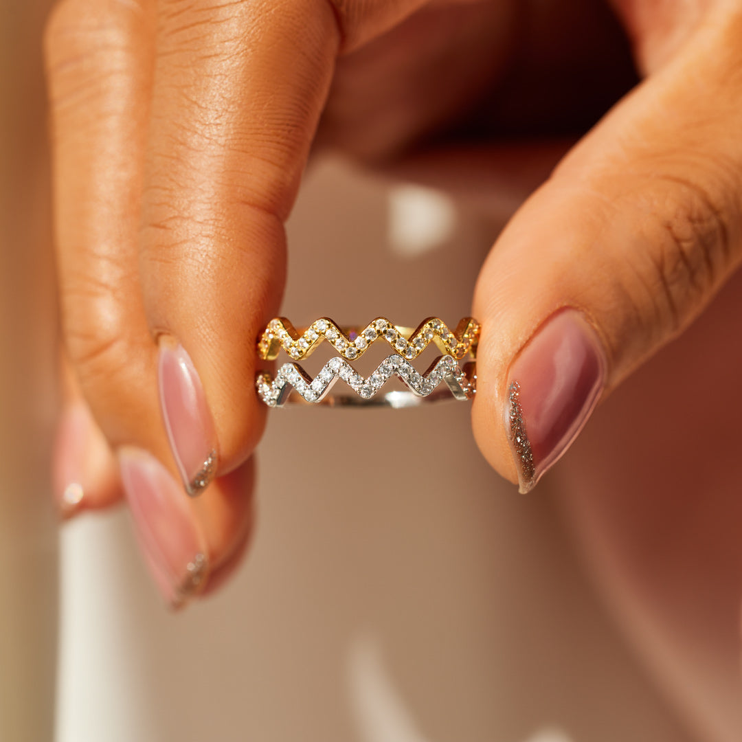 Gouden golvende zigzag ring met zirkonia