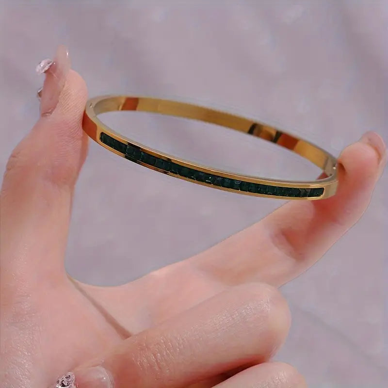 Gouden armband met groene edelstenen