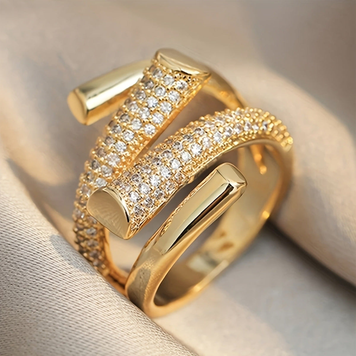 Gouden wikkelring met pavé zirkonia