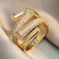 Gouden wikkelring met pavé zirkonia