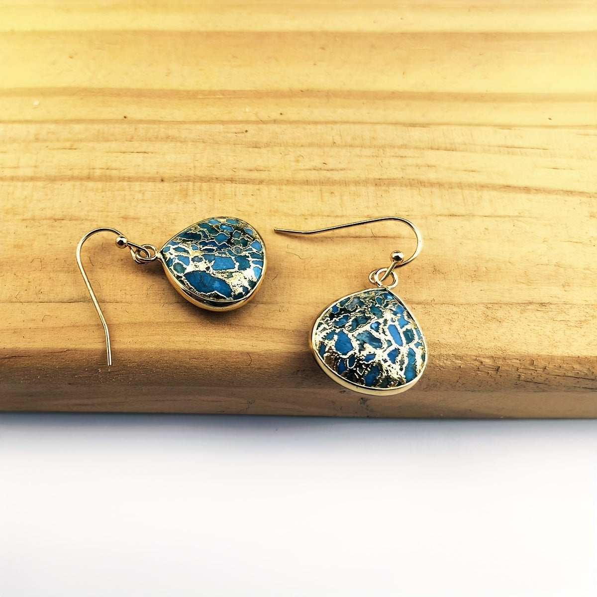 Gouden bohemian druppeloorbellen met turquoise mozaïek