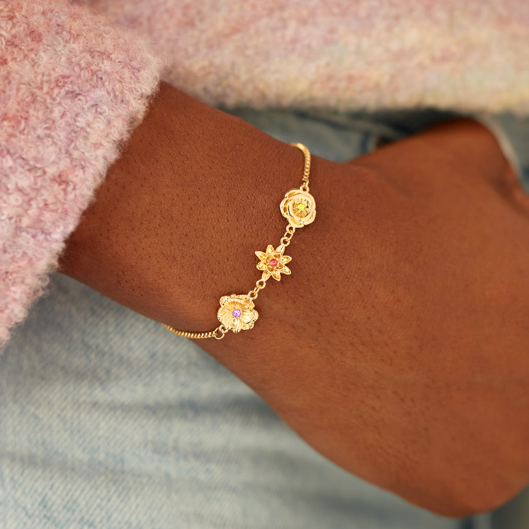 Gouden armband met 3D geboortebloemen en kleurrijke stenen