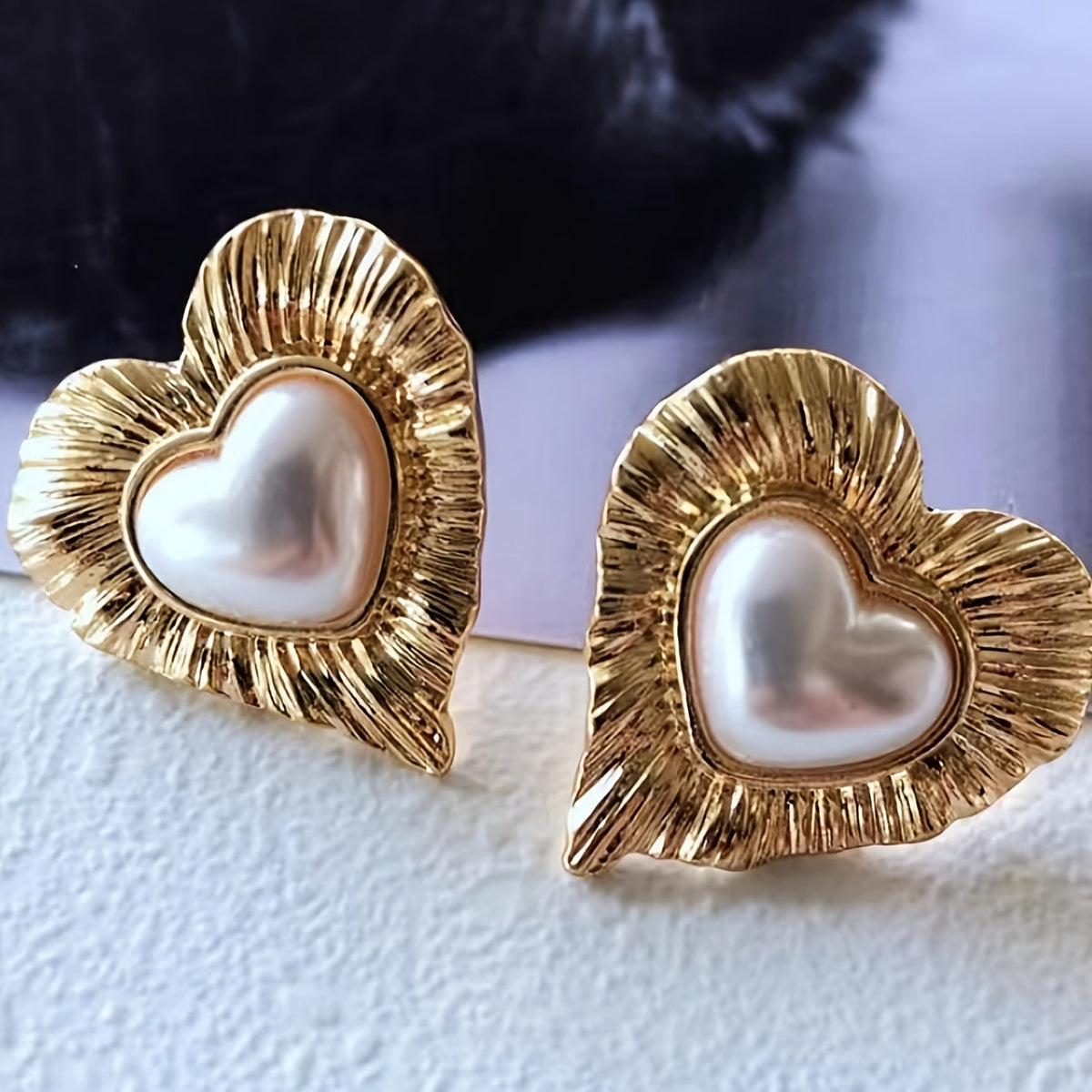 Gouden vintage hartoorbellen met parel