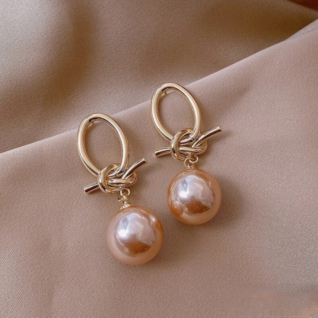 Gouden oorbellen met grote parelhanger