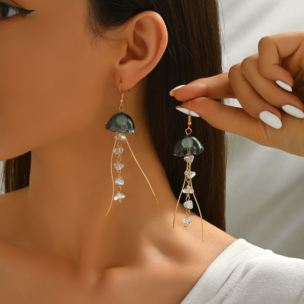 Gouden tassel oorbellen met groene glazen steen