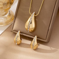 Gouden sieradenset met pavé druppelhanger en oorbellen