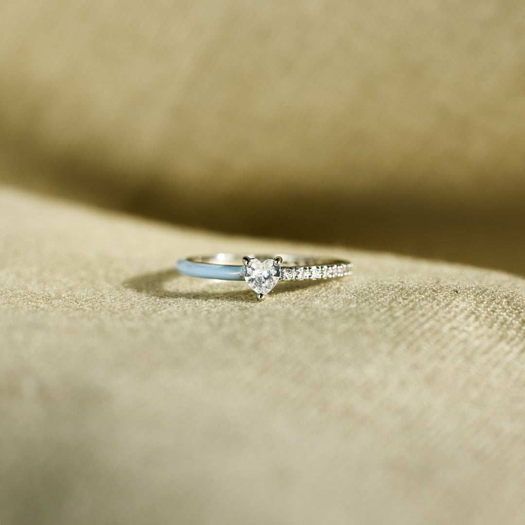 Zilveren solitaire ring met hartvormige steen
