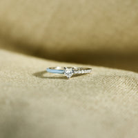 Zilveren solitaire ring met hartvormige steen