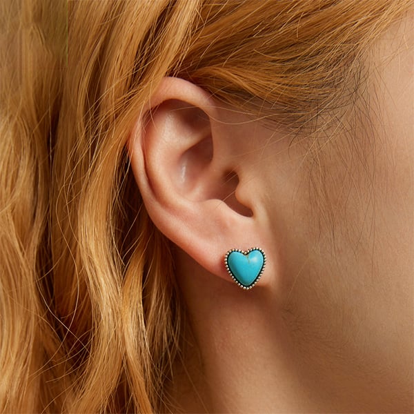 Zilveren hartvormige oorbellen met turquoise