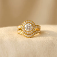 Gouden ringenset met halo kristal en pavé band