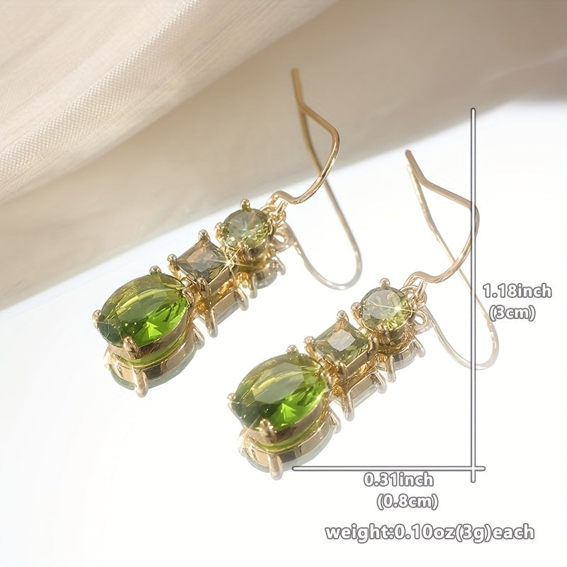 Gouden oorbellen met groene en gele edelstenen