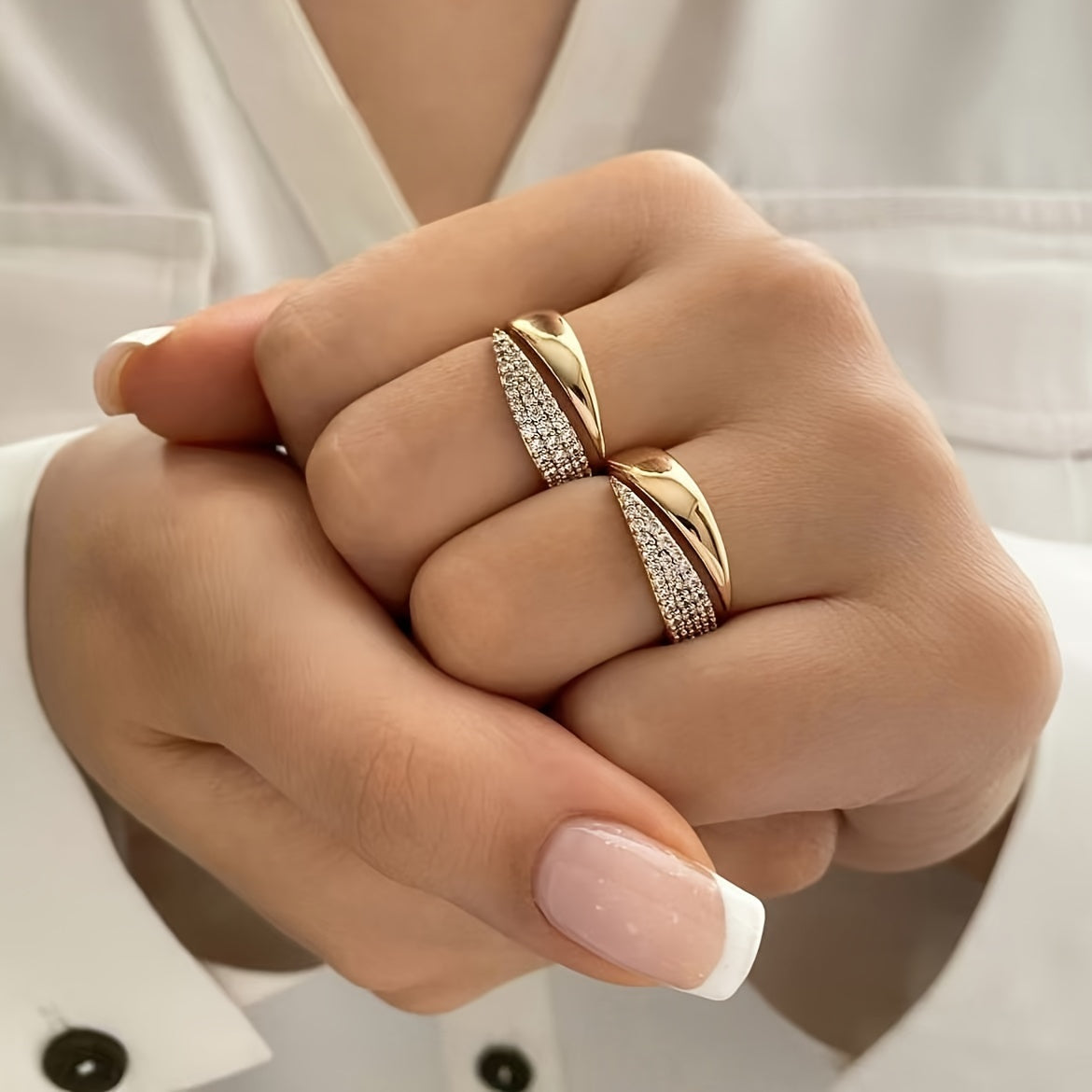 Gouden wikkelring met pavé kristallen