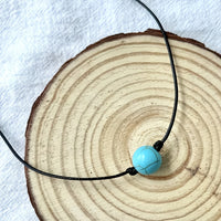 Bohemian lariat ketting van bruin koord met turkooizen kralen