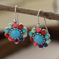 Zilveren oorbellen met turquoise bloemmotief
