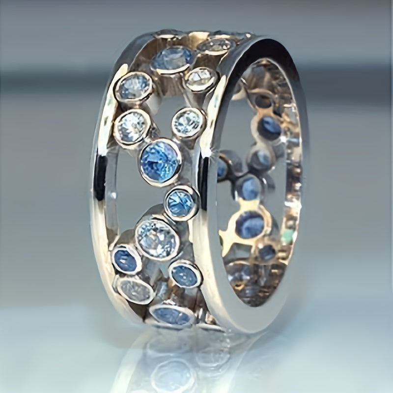 Brede zilveren ring met blauwe en witte zirkonia