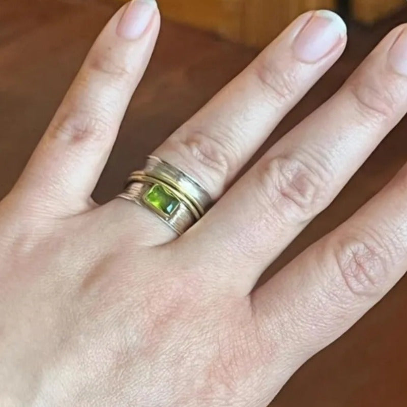 Zilveren spinner-ring met groene peridot