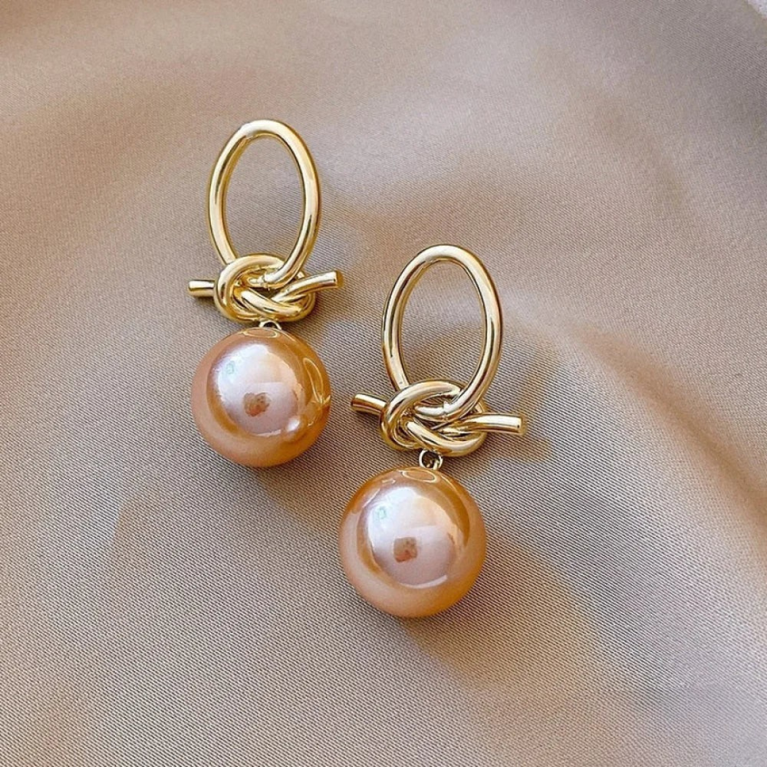 Gouden oorbellen met grote parelhanger