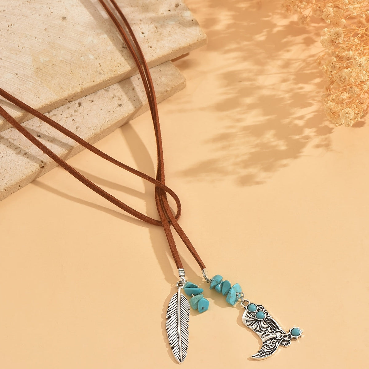 Bohemian ketting met turkooizen kralen en veerhanger