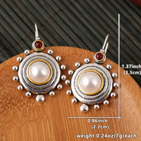 Vintage oorbellen met parel en rode steen