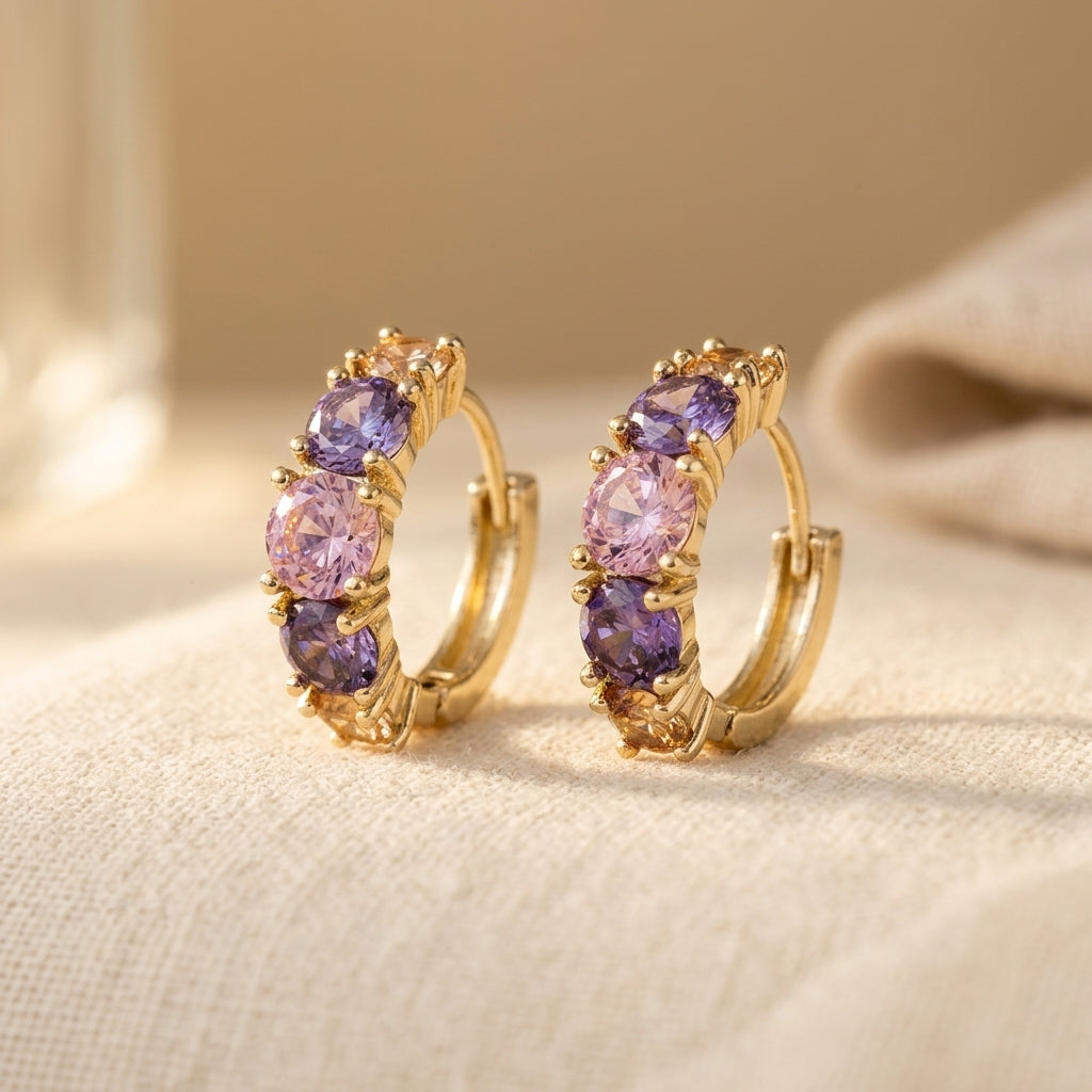 Gouden ring met kleurrijke edelstenen cluster