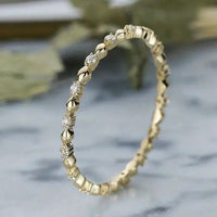 Gouden minimalistische ring met kleine zirkonia