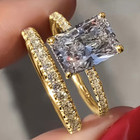 Zilveren ringenset met emerald-geslepen zirkonia en pavé band