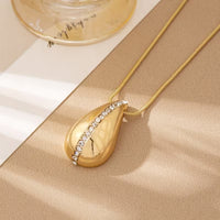 Gouden sieradenset met pavé druppelhanger en oorbellen