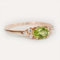 Roségouden ring met ovale peridot en zirkonia